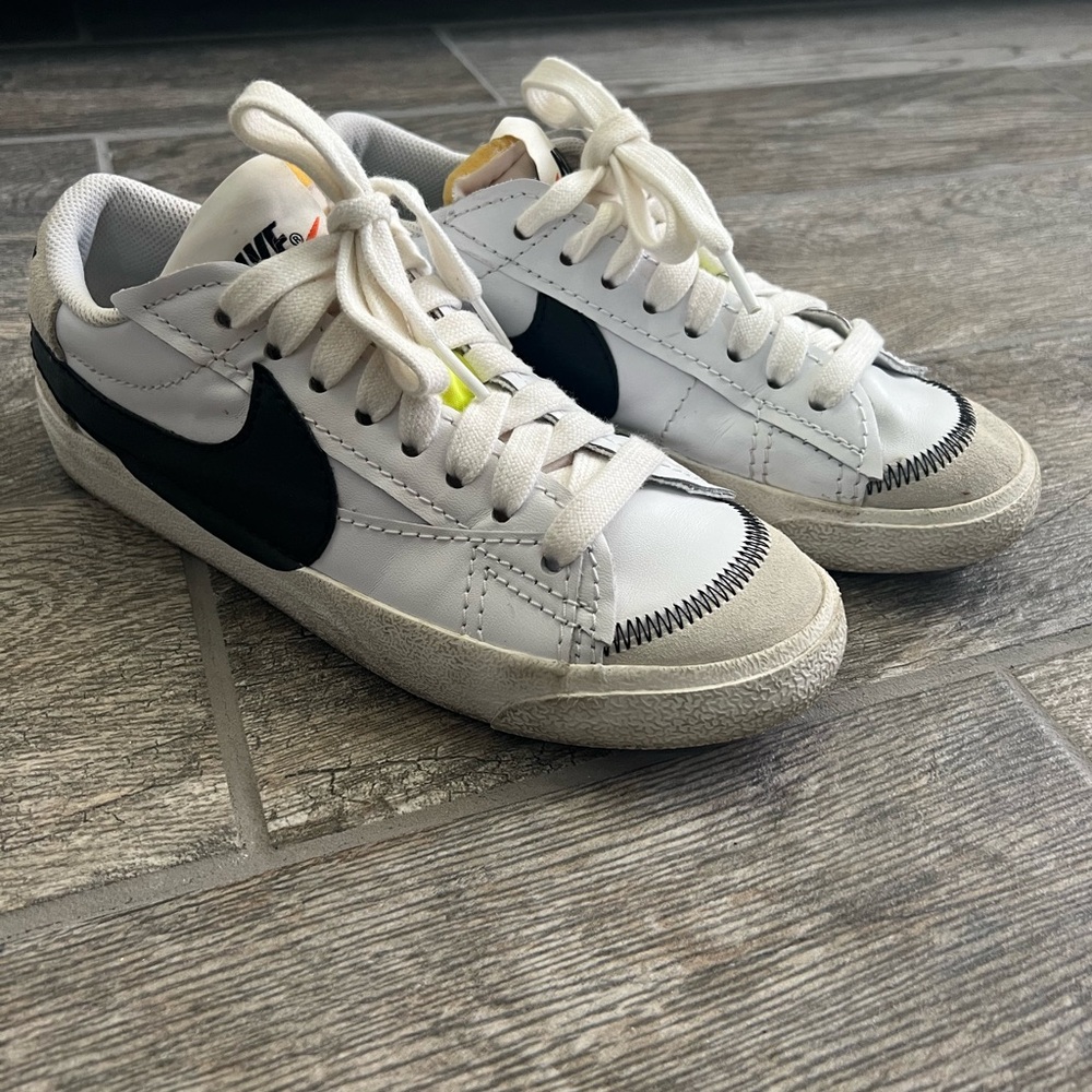 Nike Blazer Low ‘77 Jumbo womens 9.5 white black